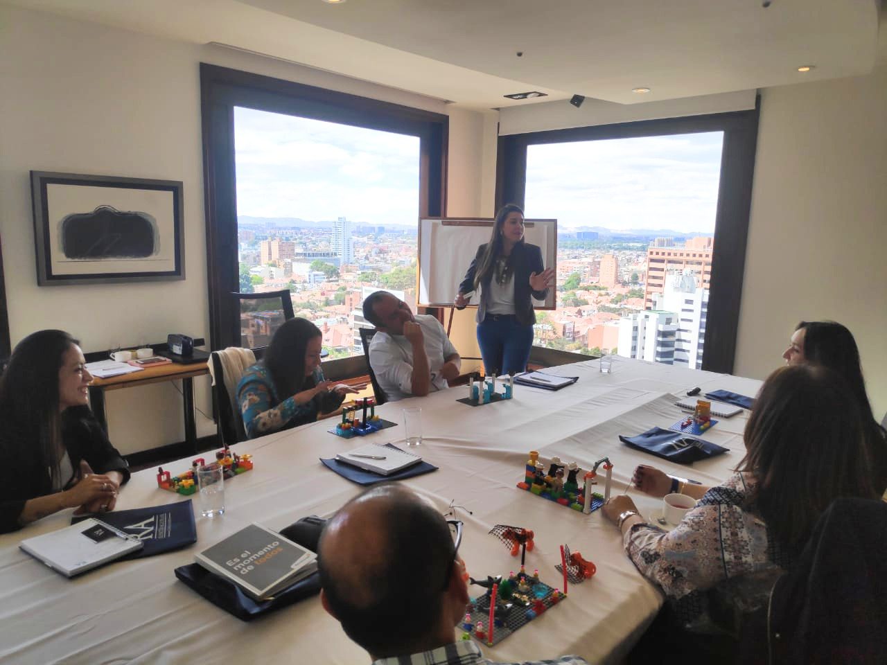 Sesión de LEGO SERIOUS PLAY con un equipo directivo